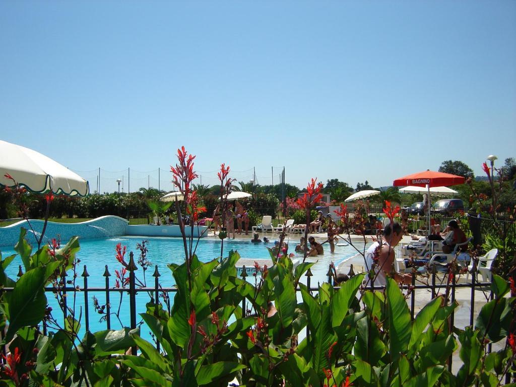 Elena Club Resort Силви Марина Екстериор снимка