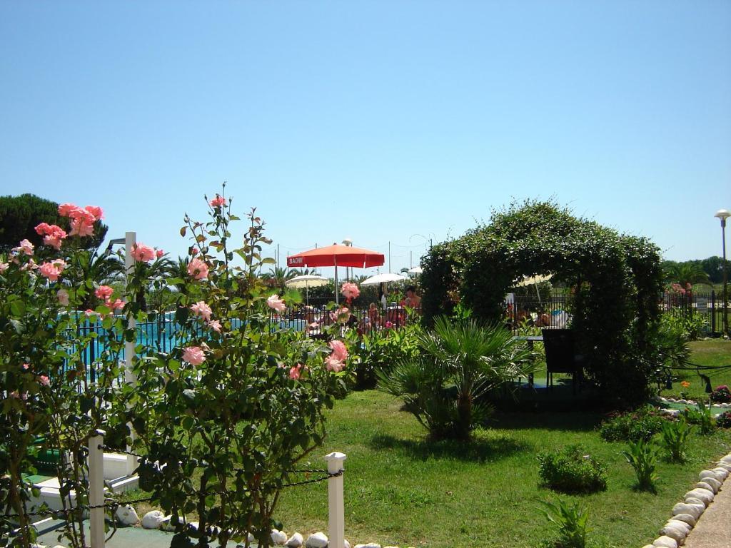 Elena Club Resort Силви Марина Екстериор снимка